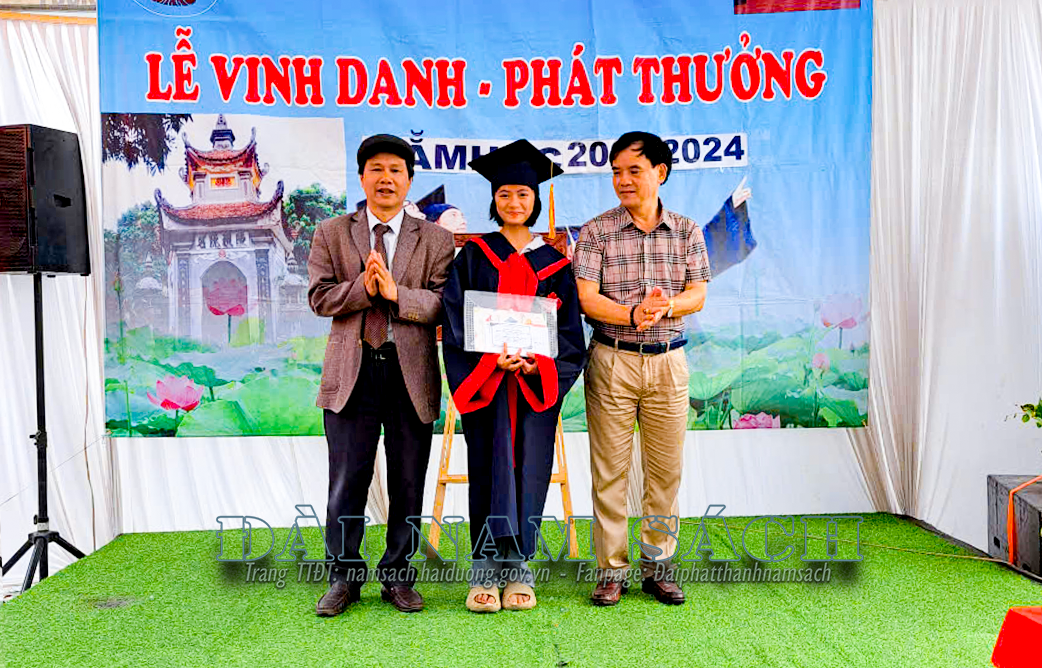 Dòng họ Nguyễn Danh xã An Bình vinh danh, khen thưởng năm học 2023-2024
