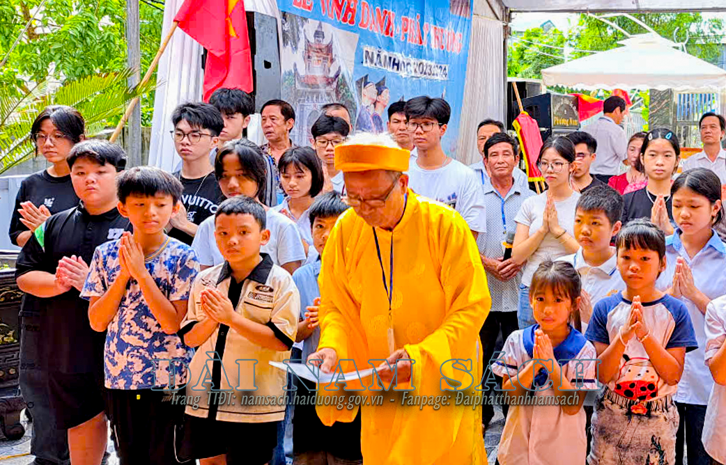 Họ Nguyễn Phúc Thôn Trà Vy Nam Tổ Chức Kỷ Niệm 20 năm Khuyến Học, Khuyến Tài và Lễ Báo Công Trao Thưởng năm học 2023-2024