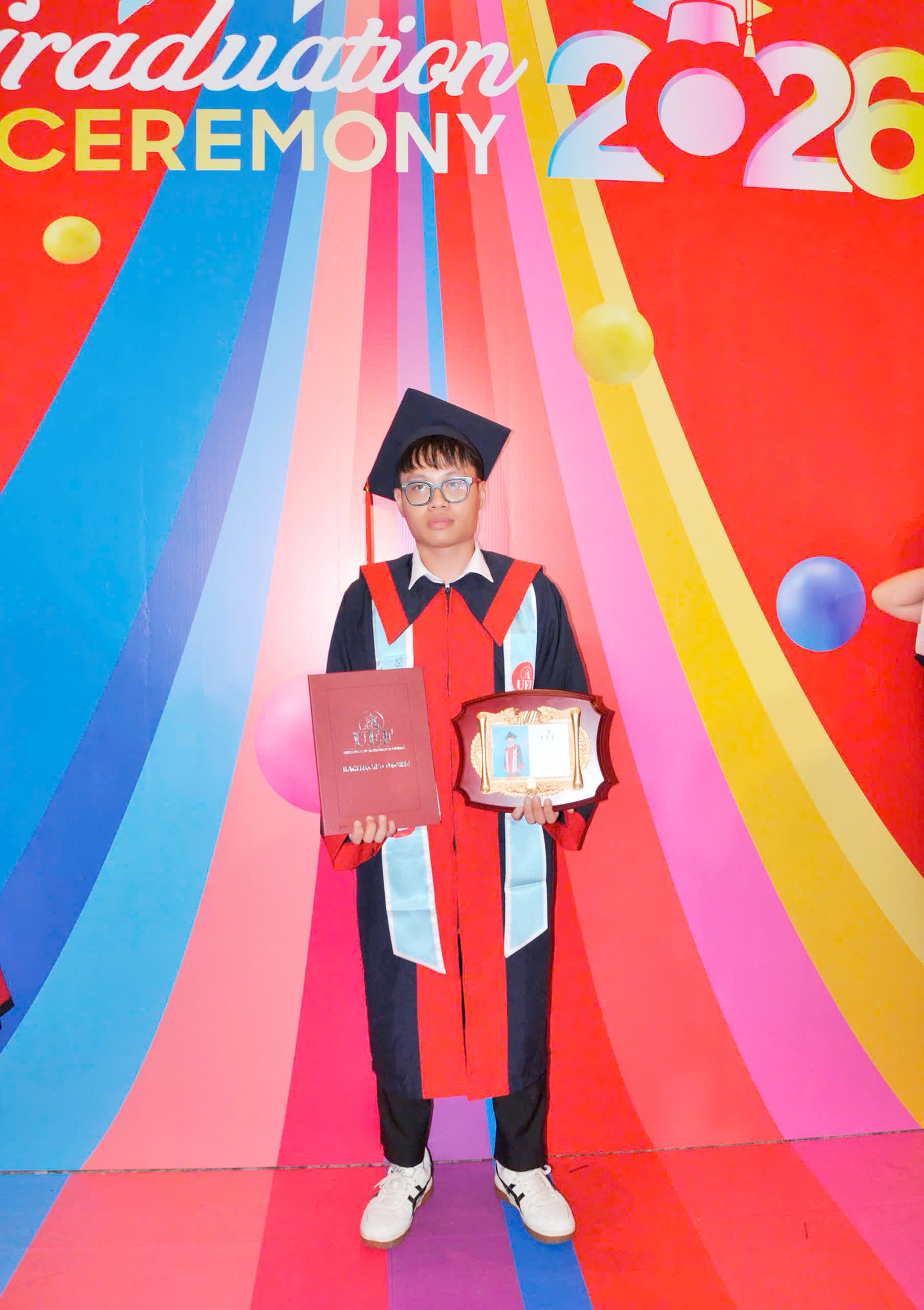 NGÀY RA TRƯỜNG CỦA LƯU TUẤN PHONG