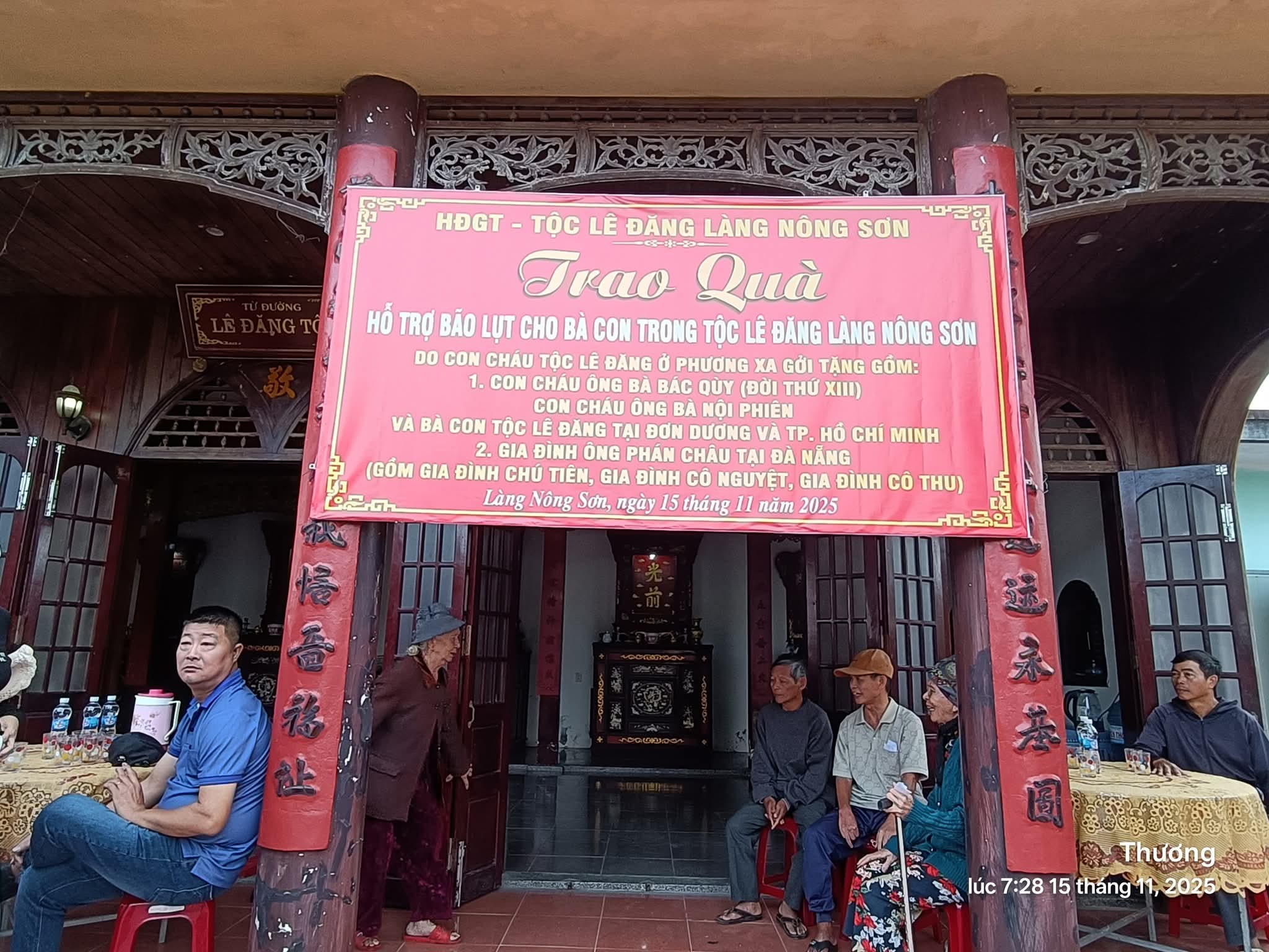 Những hình ảnh HĐGT Lê đăng trao quà cho Bà con vùng lũ lụt tại Quê nhà